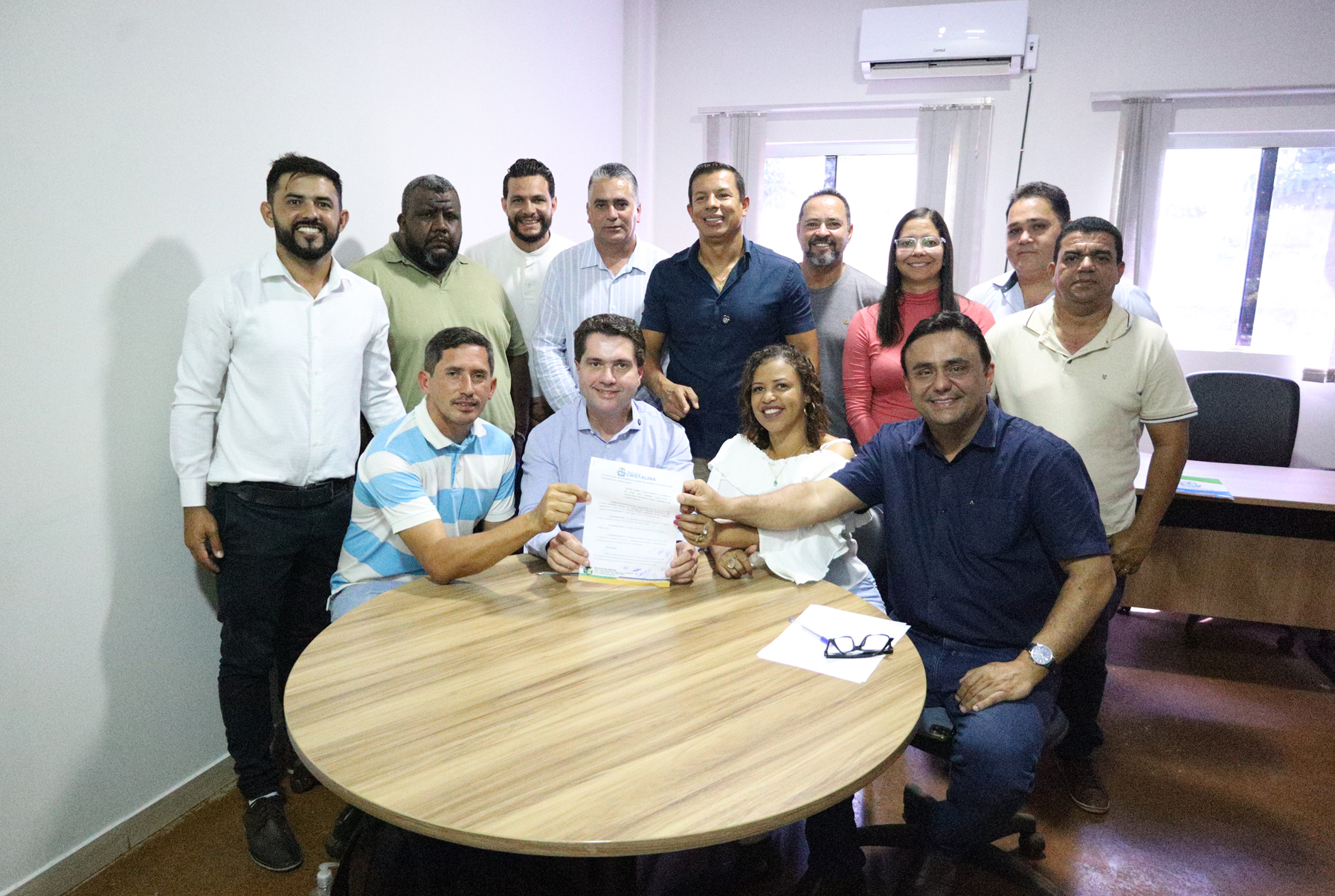 PREFEITURA MUNICIPAL DE CRISTALINA FUNCIONA EM CAMPOS LINDOS DURANTE A MANHÃ DO DIA 29 DE ABRIL