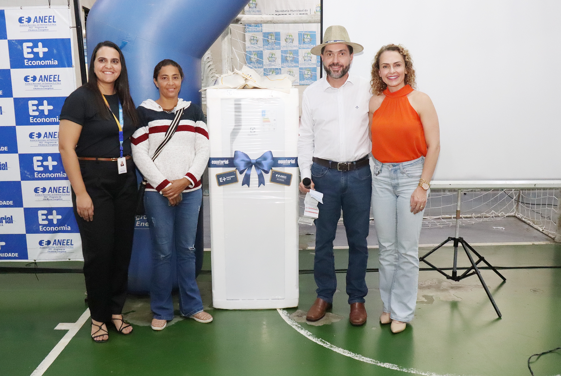 MUTIRÃO DA EQUATORIAL EM PARCERIA COM A PREFEITURA DE CRISTALINA SORTEIA E ENTREGA 40 GELADEIRAS PARA MORADORES DO MUNICÍPIO