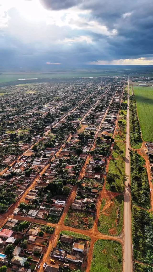 A PRIMEIRA COMEMORAÇÃO DOS 26 ANOS DE CAMPOS LINDOS! 🎉🌄  Pela primeira vez em nossa história, celebramos oficialmente o aniversário de Campos Lindos! São 26 anos de conquistas, desafios e muito trabalho de um povo que nunca deixou de acreditar no futuro. 💪🏽🌾  Do alto, vemos uma terra abençoada, forte e cheia de vida. De perto, sentimos o orgulho de quem constrói esse município com amor e dedicação todos os dias. ❤️🏡  Essa é só a primeira de muitas comemorações que ainda virão. Parabéns, Campos Lindos! Que venham novos sonhos, novas vitórias e muitos anos de progresso! ✨  #CamposLindos26Anos #AniversárioCamposLindos #NossaPrimeiraComemoração #OrgulhoDeSerDaqui #CamposLindosDoTocantins #TerraDeGenteForte